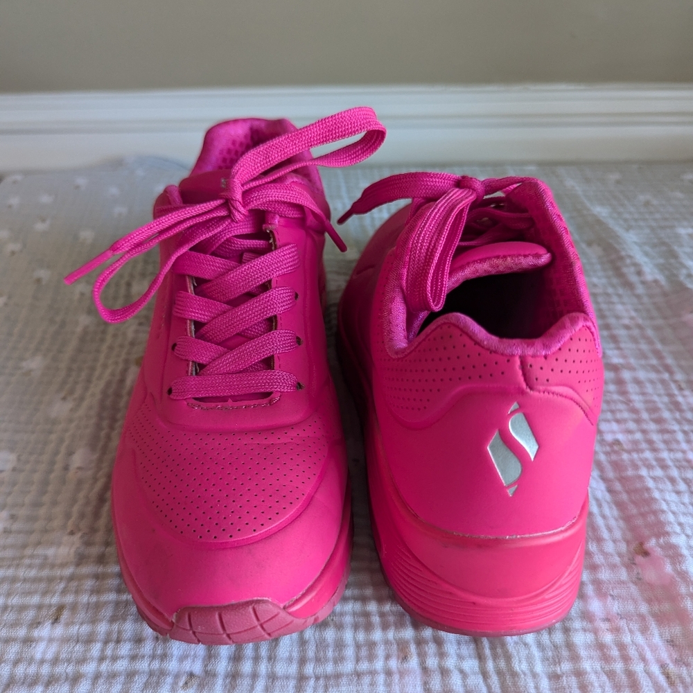 Hot pink girls 4.5 sketchers sneakers